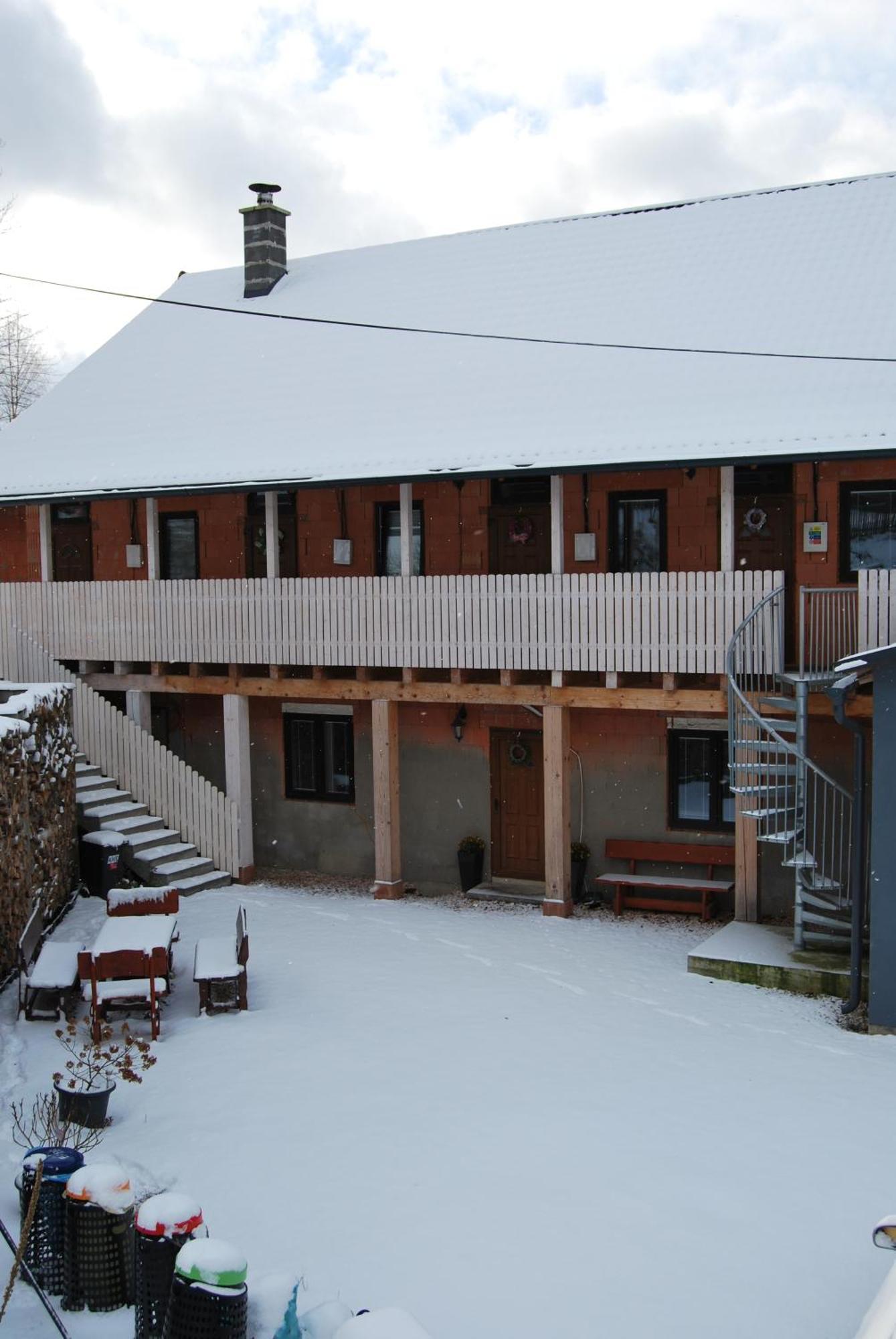 Květinové apartmány u Jordů Marenice Exterior foto