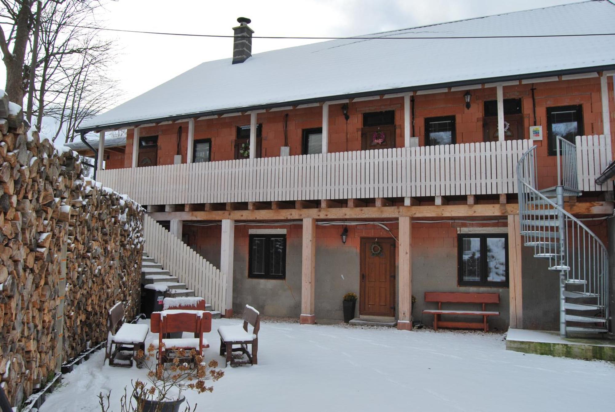 Květinové apartmány u Jordů Marenice Exterior foto